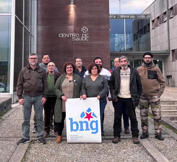 Militantes do BNG no Val Mi&ntilde;or xuntos aos portavoces municipais e a deputada auton&oacute;mica, Carmela Gonz&aacute;lez