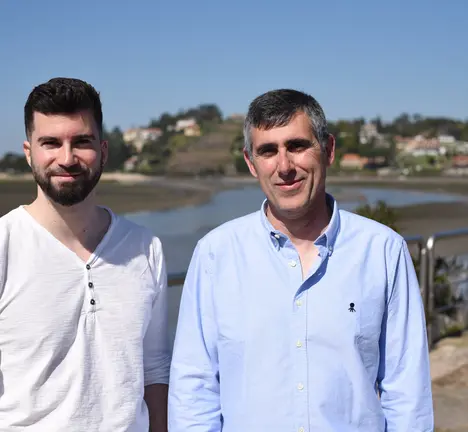 De esquerda &aacute; dereita: Adri&aacute;n (sa&iacute;nte) e Xavier Rodr&iacute;guez (actual respons&aacute;bel local).
