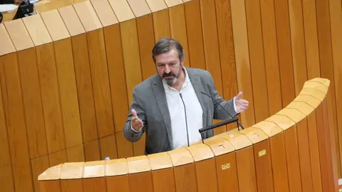 Lu&iacute;s Bar&aacute; na s&uacute;a intervenci&oacute;n no Parlamento da Galiza